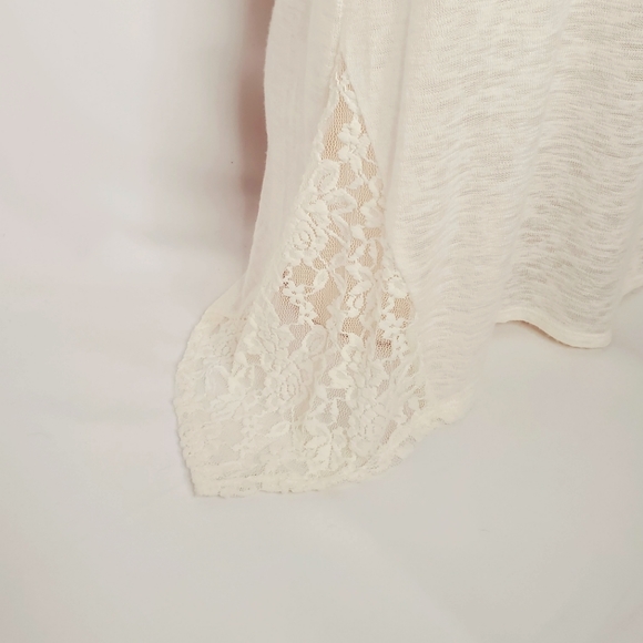 Gibson Women's Tunic with Lace Accents - Picture 2 of 6